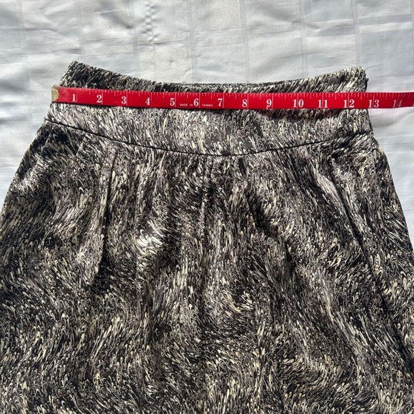 Club Monaco Silk Abstract Print Mini Skirt - Picture 5 of 12